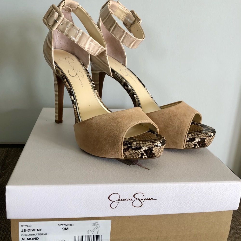 Jessica Simpson Platforms (Size 9)